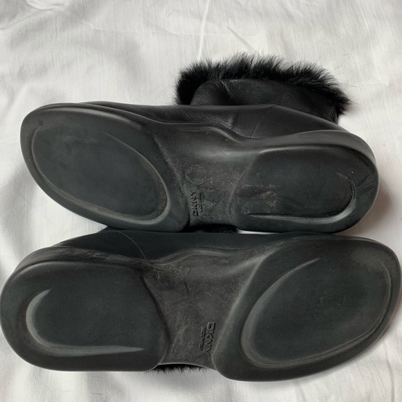 DKNY fur line, short black leather boots, size 5.5 - Picture 4 of 6